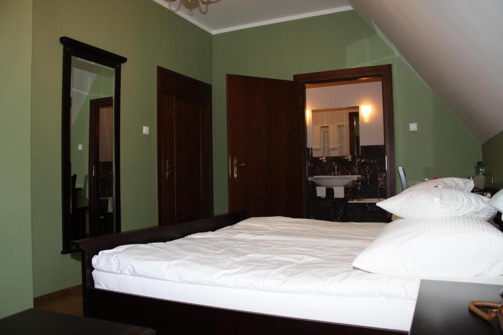 Klasztor Cedynia Hotel Quarto foto